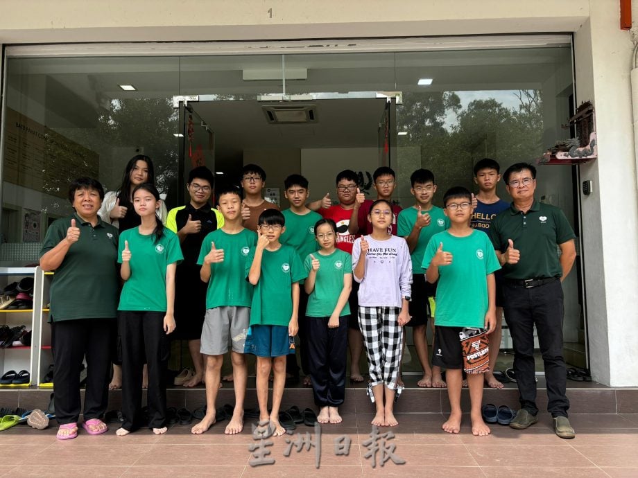 (已签发)柔:**封面**善心美事:峇商业慈善社增设中学补习班,为清寒生中学教育路保驾护航