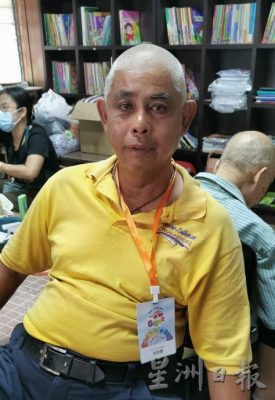 (已签发)柔:**封面**幸福巴士开抵古来圣安德烈长老会,14长者享免费服务