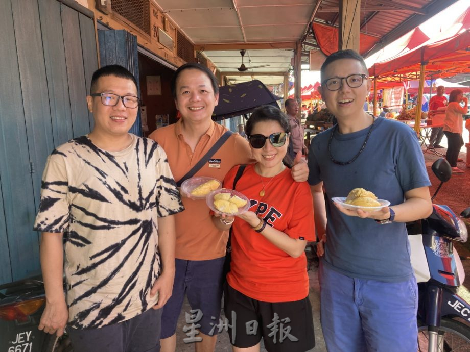 (已签发)柔:**封面**彼咯榴梿与水果嘉年华 数千公斤水果免费供品尝
