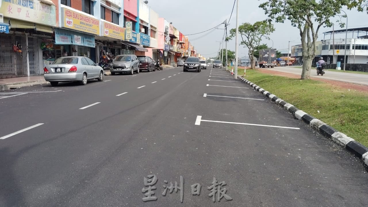 (已签发)柔:封面特稿:东甲落实电子停车系统 县议会迈向智能城市第一步