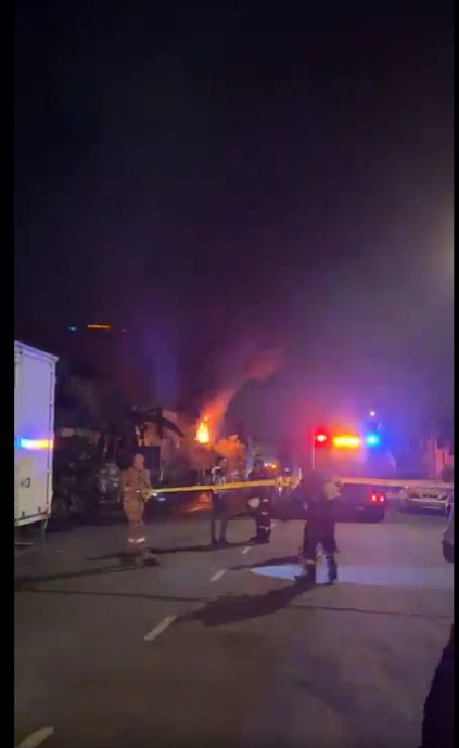 (已签发)柔:工业区3工厂失火 幸无人伤亡