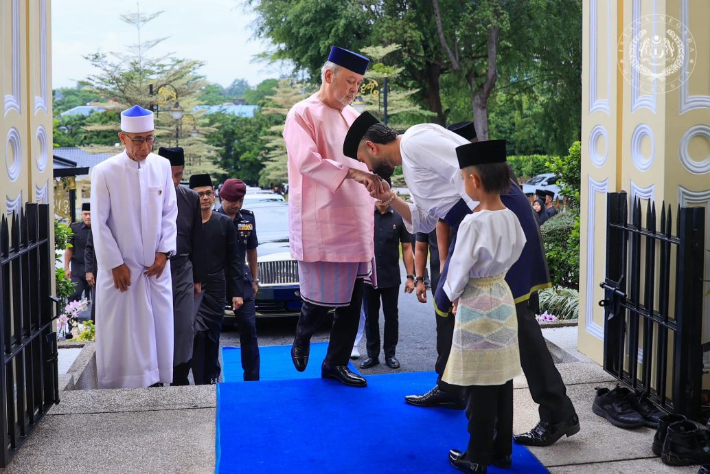 (已签发)柔:**版三头**国家元首赴王室陵园 悼念先父苏丹依斯干达