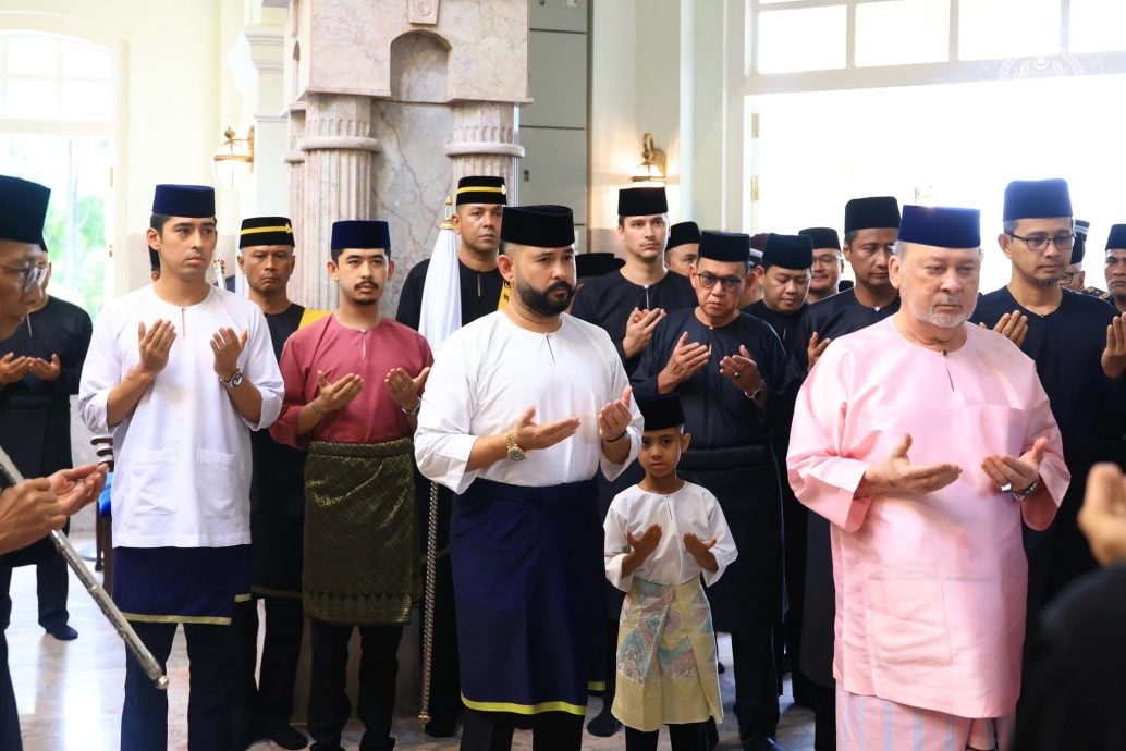 (已签发)柔:**版三头**国家元首赴王室陵园 悼念先父苏丹依斯干达