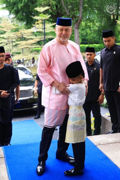 (已签发)柔:**版三头**国家元首赴王室陵园 悼念先父苏丹依斯干达