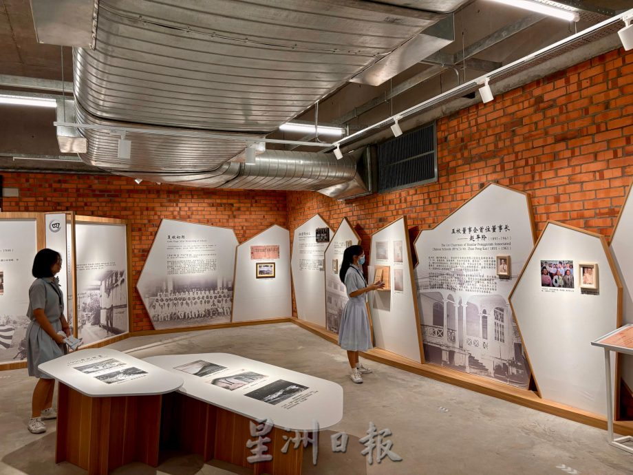 (已签发)柔:**版三配文**华仁中学文史馆开幕,展出创校84年历史点滴