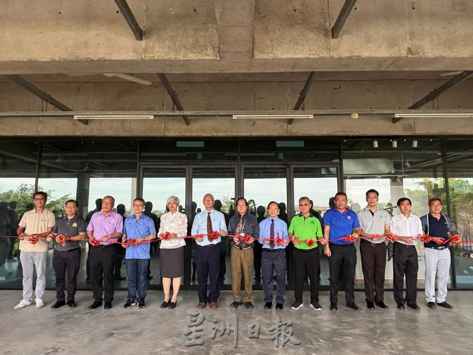 (已签发)柔:**版三配文**华仁中学文史馆开幕,展出创校84年历史点滴