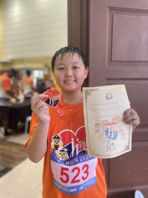 (已签发)柔:**版头**7岁到70岁都来路跑,JJ Run千人微雨中开跑