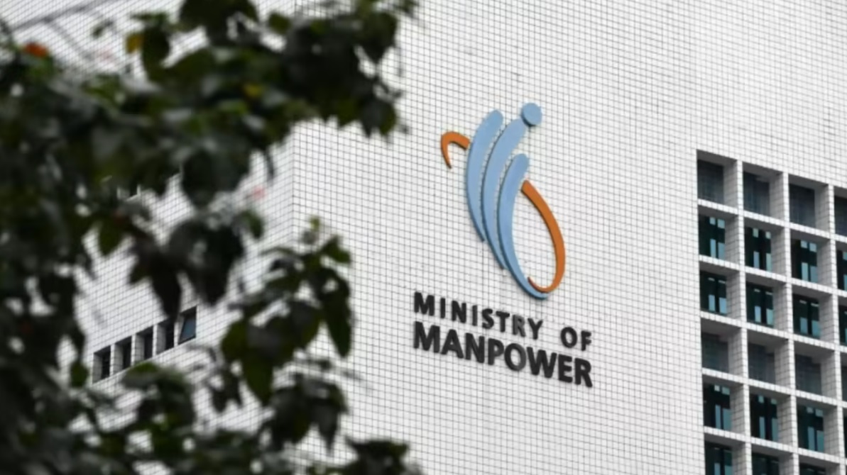 (已签发)柔:狮城二三事:未按渐进式薪金模式规定支付工资 零售业者被暂时禁止为员工申请工作准证