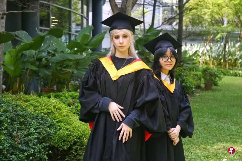 (已签发)柔:狮城二三事:毕业前患眼疾养父癌逝 美术生将悲痛融入画作