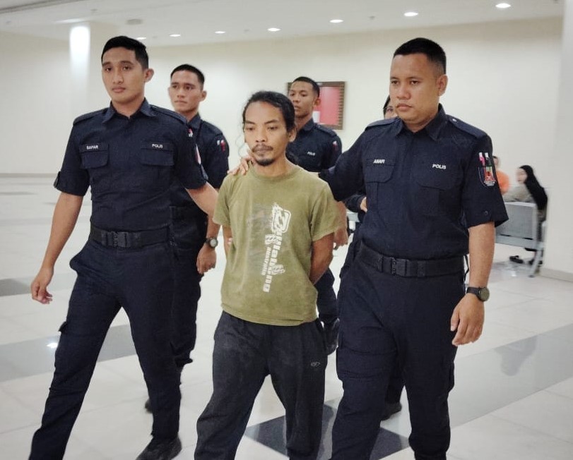 (已签发)柔:马来男子放火烧兴都庙 不获保释后称“不在乎”