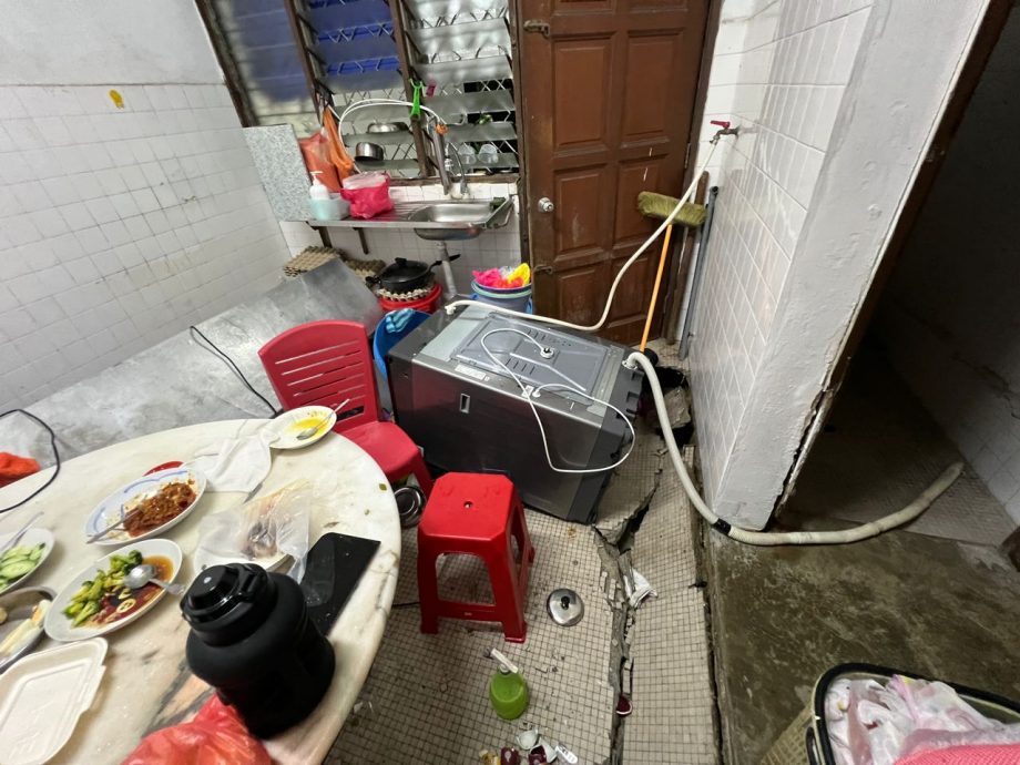 (版2头)大都会:排屋地陷,一家五口逃命/6图