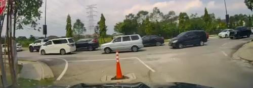 (版2头)大都会/破损窨井盖投诉2个月还修不好