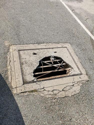 (版2头)大都会/破损窨井盖投诉2个月还修不好