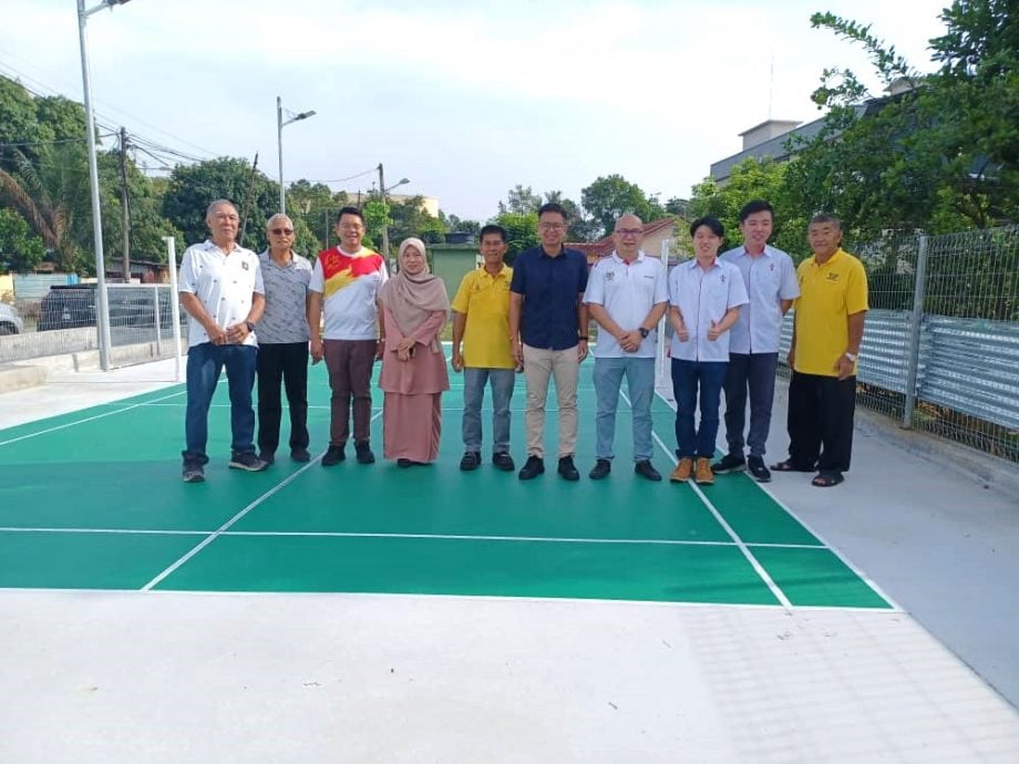 (版2头)大都会/辗转13年,仙水港村一段占地逾3000方尺的公园休闲地终于辟为羽球场