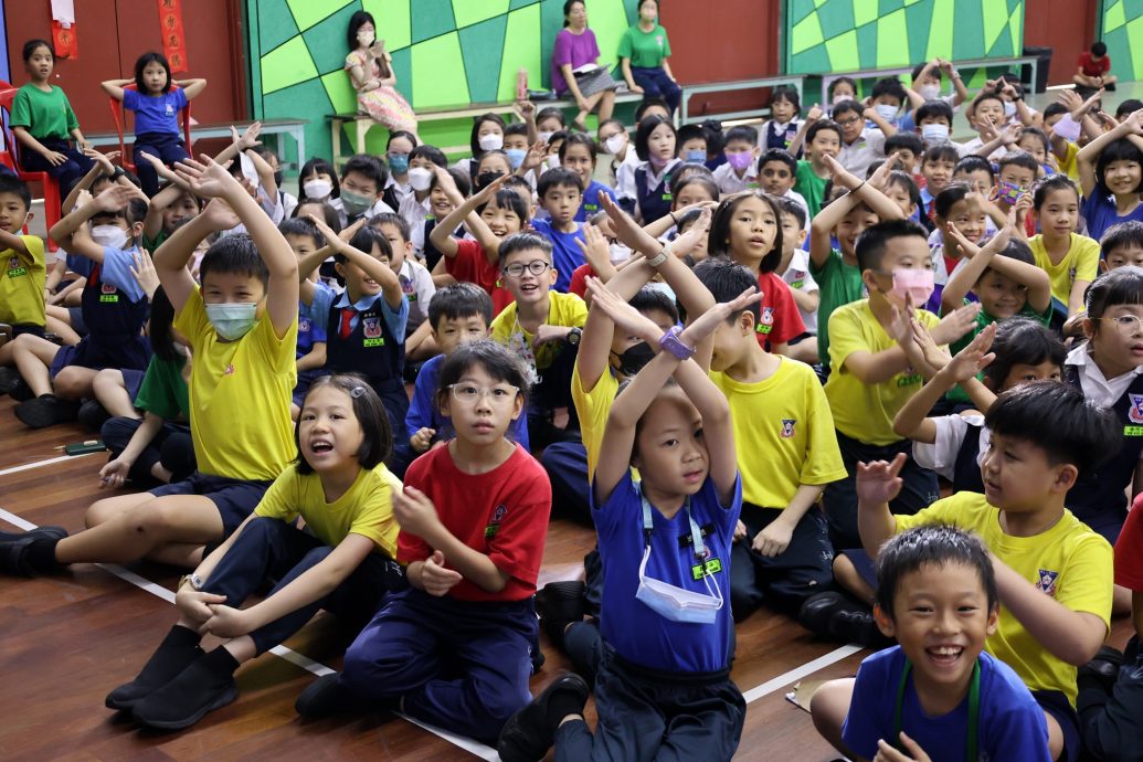(版4头)本报活动/大都会/坤成一校 全国小学健康校园运动