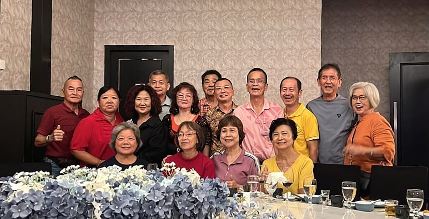 (版头)大都会/中南华小董事部为学生赞助星洲日报/4图