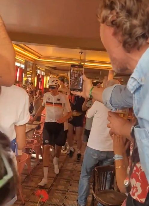 (视频)比赛到一半肚子痛 德国脚车选手冲进咖啡馆解急