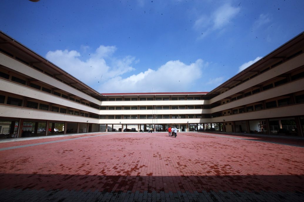 me03主文-大都会/马华领袖巡视班丹中华华小/4图