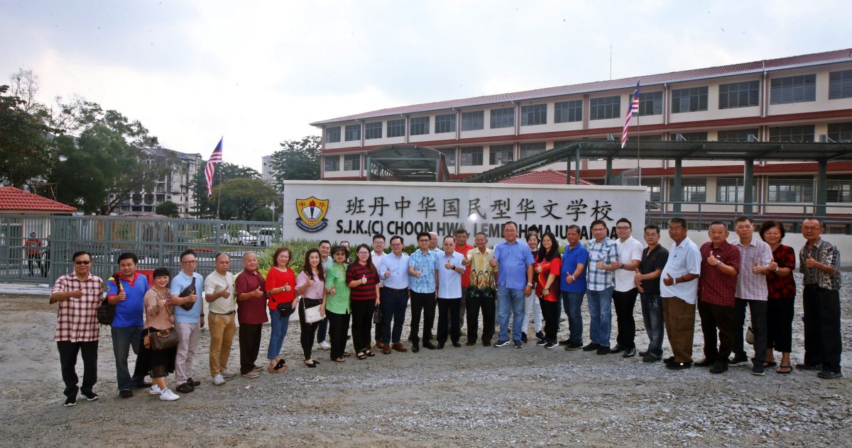 me03主文-大都会/马华领袖巡视班丹中华华小/4图