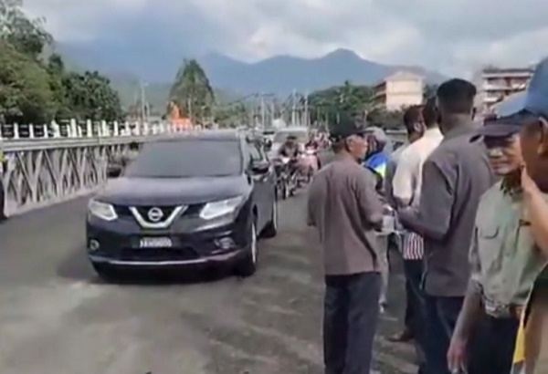 8月洪水冲断仕林河旧桥 行动便桥启用通车