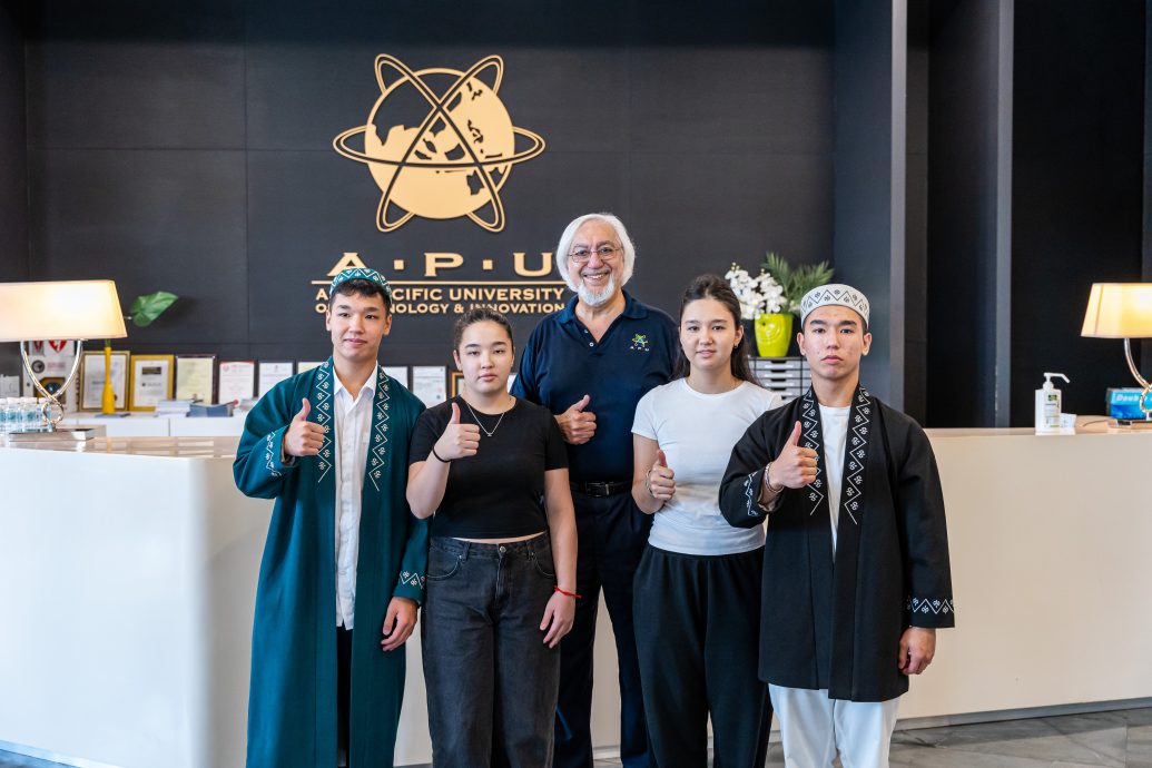 “优质教育吸引我们” 哈萨克斯坦四胞胎来马升学