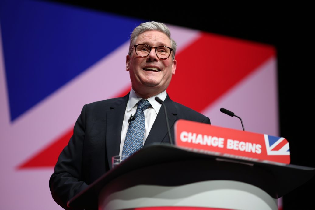 “归还香肠?” 英相口误把“人质”说成“香肠”引热议