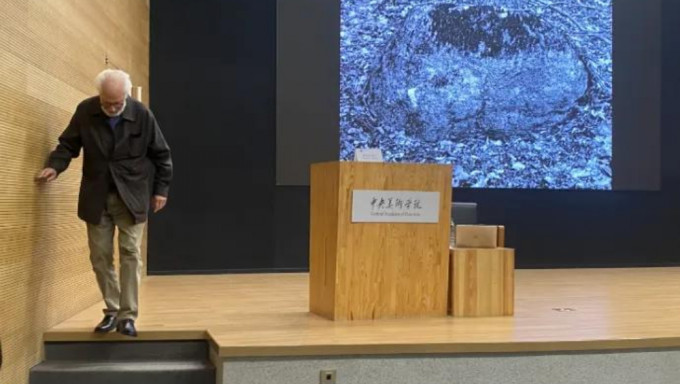 “都在低头看手机”!国际摄影大师在中国开讲怒离席