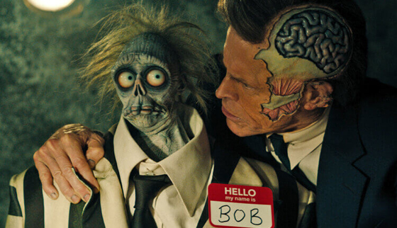 《Beetlejuice Beetlejuice》一再幻灭、一再复的暗黑嘉年华