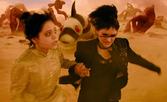 《Beetlejuice Beetlejuice》一再幻灭、一再复的暗黑嘉年华