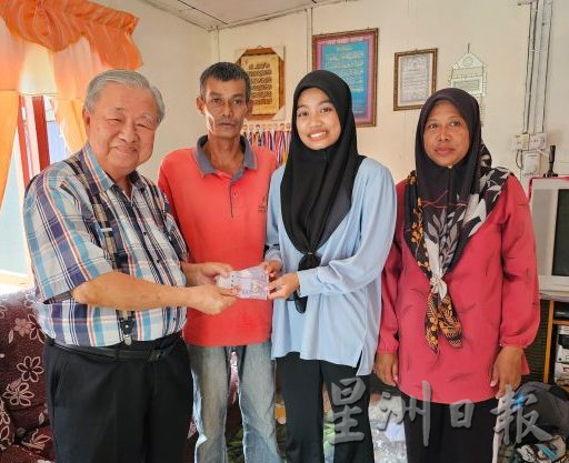 《暖势力》大学开学在即,巫裔女学生因家境贫困凑不出学费,哥市热心商家蔡尤明局绅特捐助1500令吉,为该名学生支付首年的学费和新生报到的交通费。