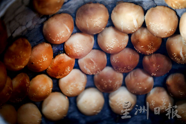 【一日五餐之绝味手信篇/爱乡椰壳炭烧香饼】古早味窑烤香饼,裹满手作的温度