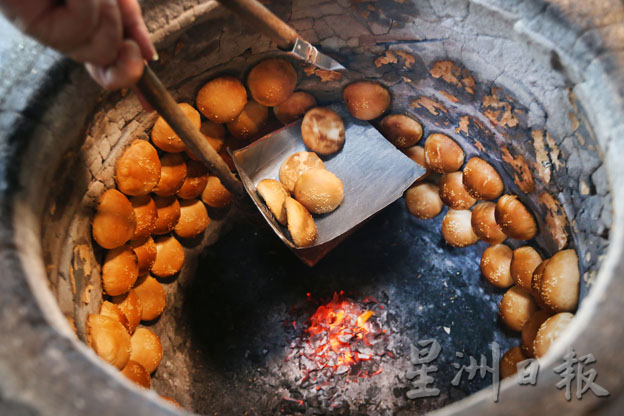 【一日五餐之绝味手信篇/爱乡椰壳炭烧香饼】古早味窑烤香饼,裹满手作的温度