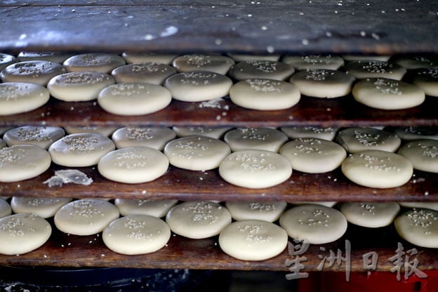 【一日五餐之绝味手信篇/爱乡椰壳炭烧香饼】古早味窑烤香饼,裹满手作的温度