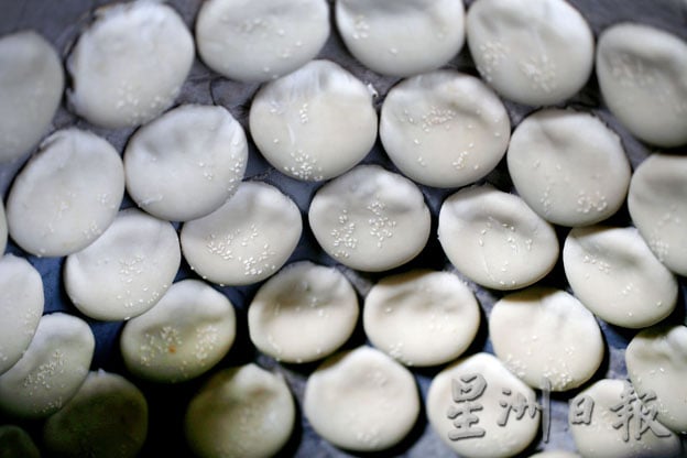 【一日五餐之绝味手信篇/爱乡椰壳炭烧香饼】古早味窑烤香饼,裹满手作的温度