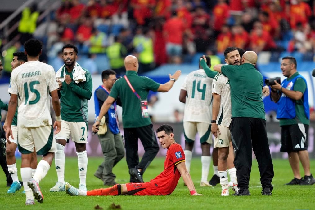 世界杯入选赛| 对沙地葬送多1球多1人梦幻开局 中国遭逆转主帅不谈下课