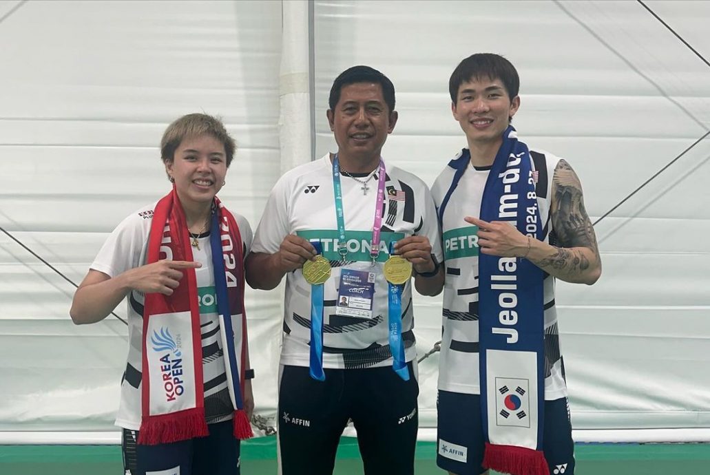 世界羽联年终总决赛| 杜依蔚意外受伤 诺瓦有信心杰蔚晋级