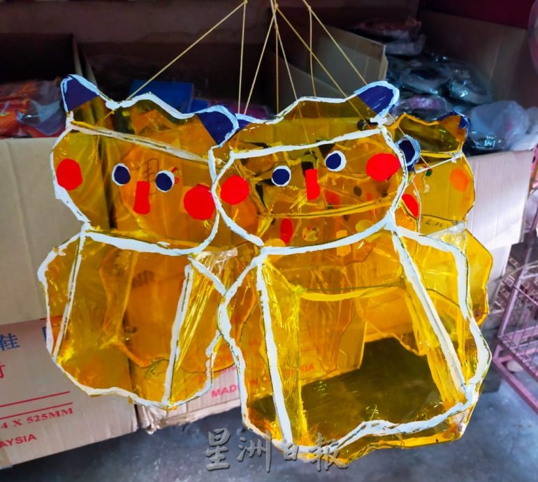 东封面:手工灯笼多了一份感动