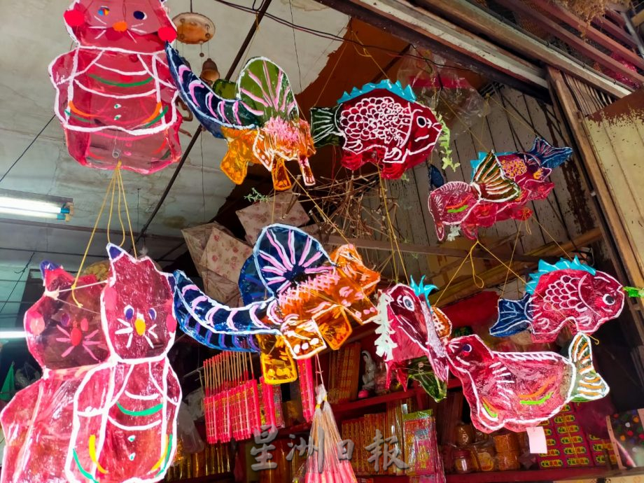 东封面:手工灯笼多了一份感动