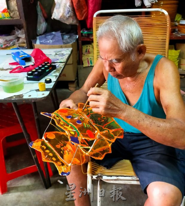 东封面:手工灯笼多了一份感动