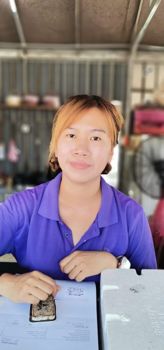 东:中秋节柚子吸引友族,沙巴甜柚空降抢市。