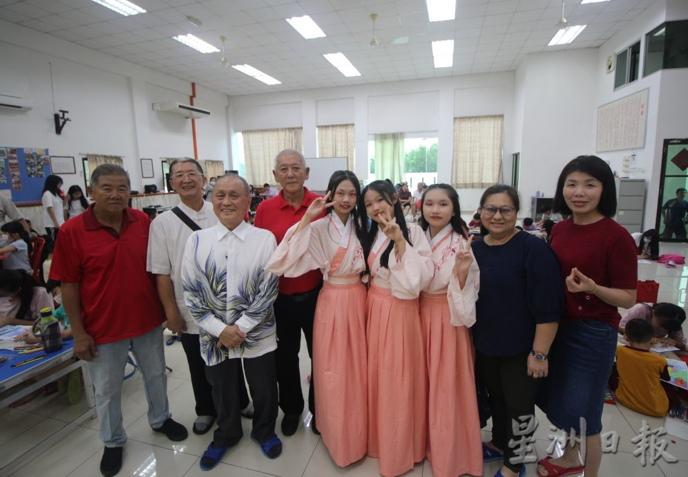 劳勿万德佛堂联办中秋晚会,500人参与场面非常热闹