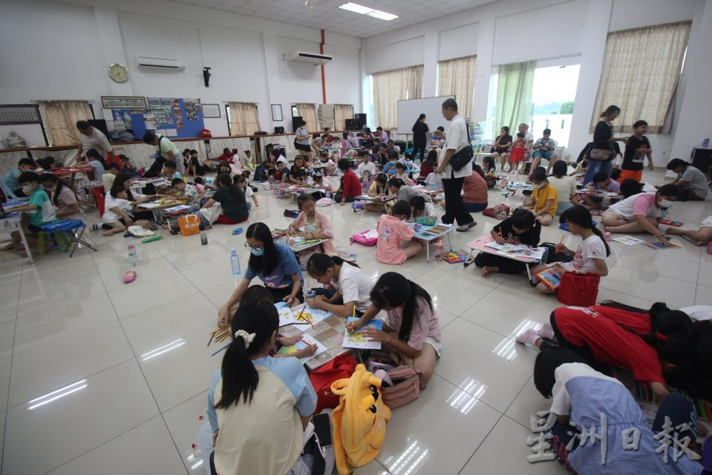 劳勿万德佛堂联办中秋晚会,500人参与场面非常热闹
