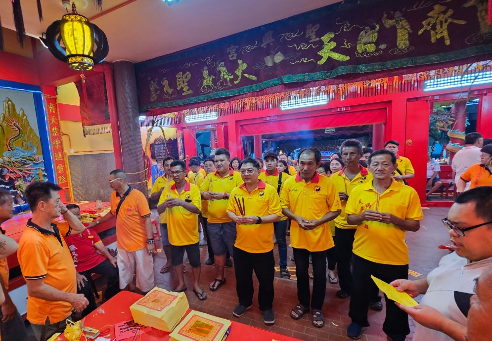 东:吉兰丹圣兴宫庆祝齐天大圣千秋宝诞,昨晚齐天大圣爷与众神出游,场面热闹!