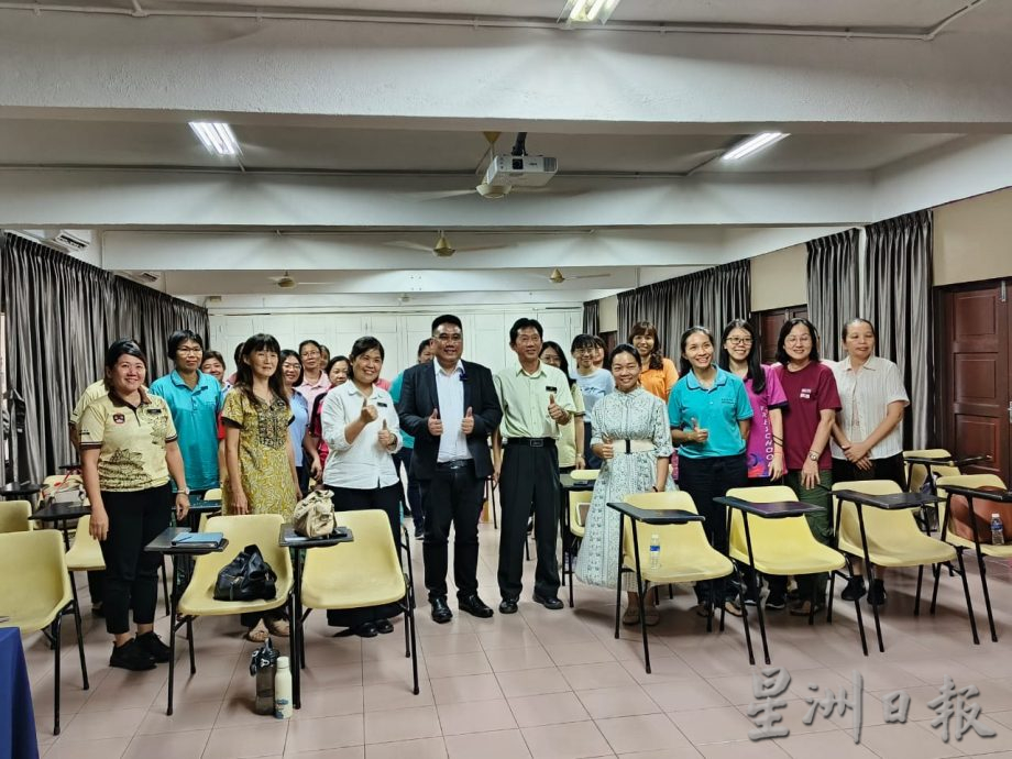 东:吉拉央华小公益讲座 罗伟桄鼓励教师多赞美学生