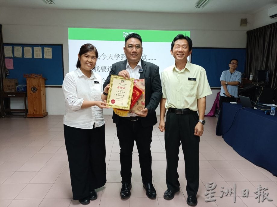 东:吉拉央华小公益讲座 罗伟桄鼓励教师多赞美学生