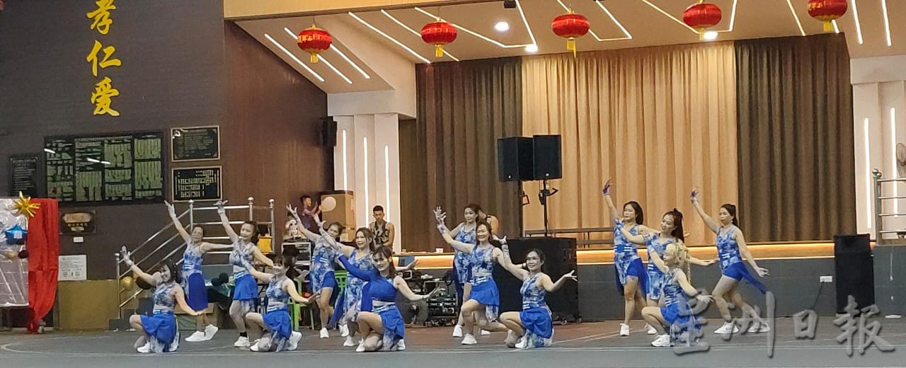 东:大型舞蹈交流会流光溢彩