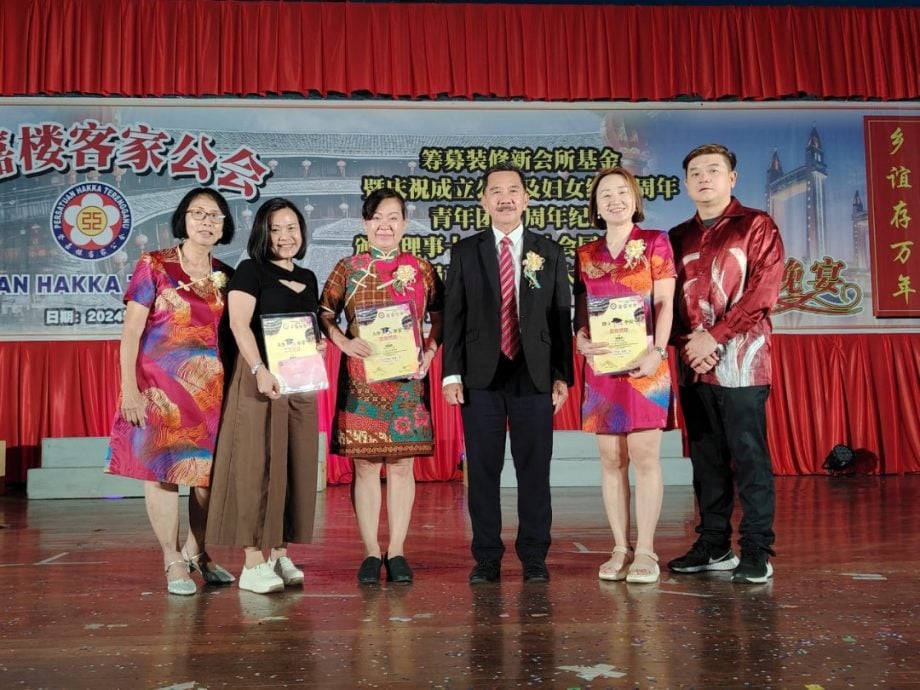 大马客联会署理总会长黄天财鼓励客家乡亲加入客联总商会,加强客家人的团结力量,从中提升在社会的名誉地位。