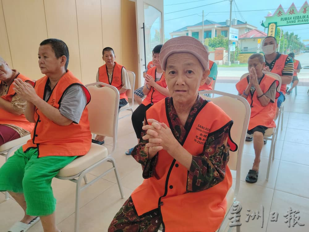 东：月初入住直凉老人院夫妻 夫逝妻悲痛
