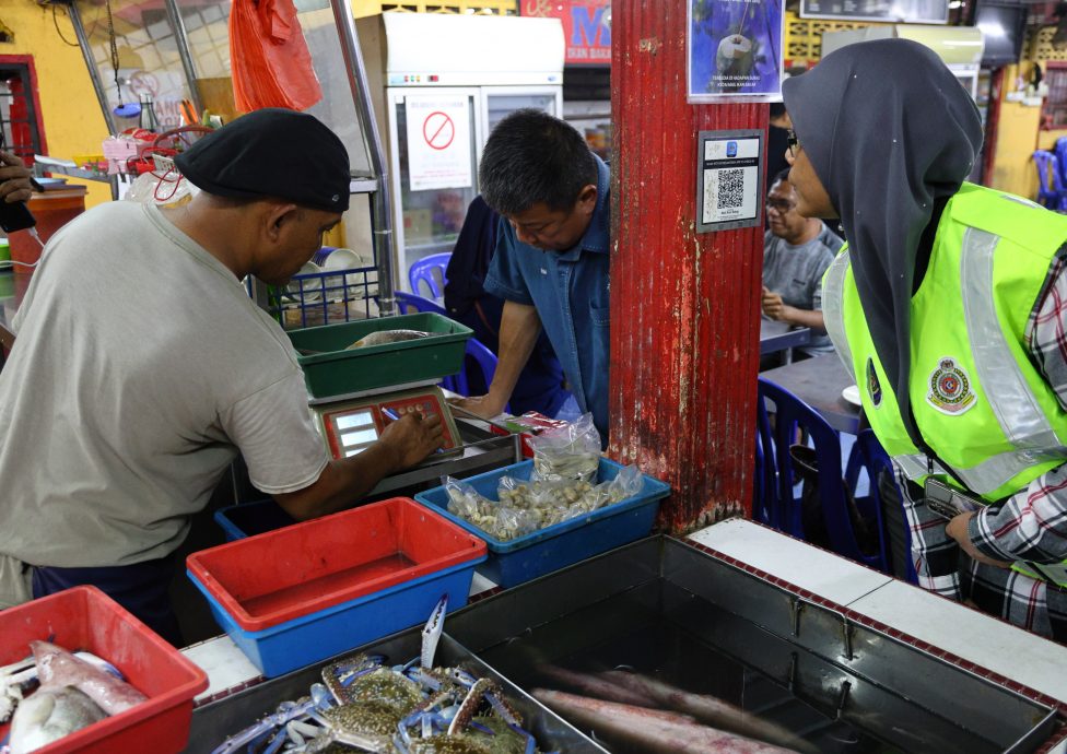 东:沈春祥再度劝告食肆业者,售卖的白开水价格在50仙或以下
