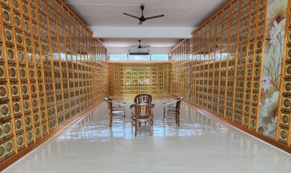 东:瓜登水灯节公会筹建的登州首座骨灰塔正式启用。